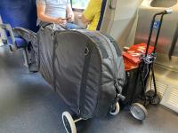Guschti im Zug